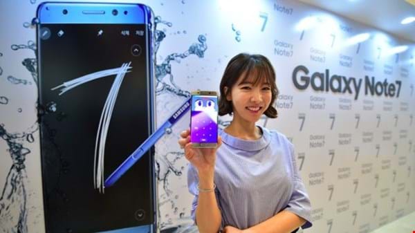 Samsung recalls Note 7 flagship over explosive batteries